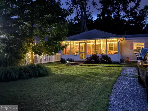 10957 Chesapeake Dr, Lusby, MD 20657