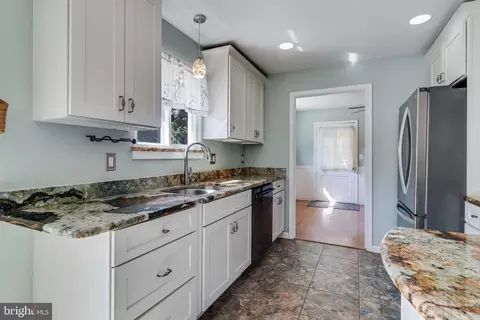 Kitchen - 3408 Lyons Creek Rd, Dunkirk, MD 20754 photo 4 of 6