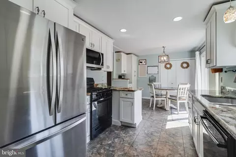 Kitchen - 3408 Lyons Creek Rd, Dunkirk, MD 20754 photo 5 of 6