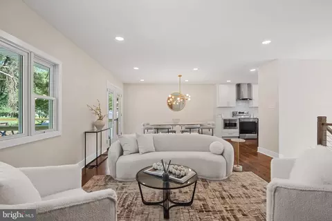 Living - 11207 Maplewood Dr, Dunkirk, MD 20754 photo 2 of 4