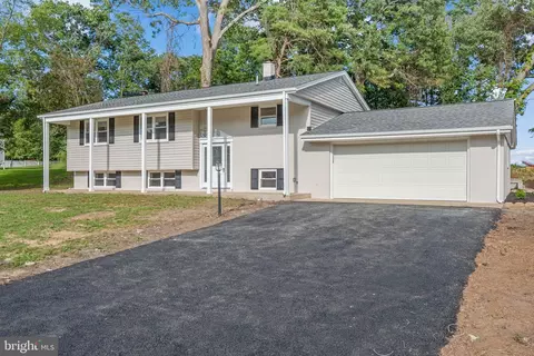Exterior - 11207 Maplewood Dr, Dunkirk, MD 20754 photo 2 of 5