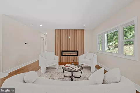 Living - 11207 Maplewood Dr, Dunkirk, MD 20754 photo 1 of 4