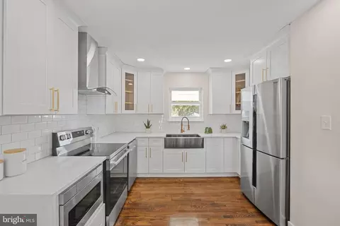 Kitchen - 11207 Maplewood Dr, Dunkirk, MD 20754 photo 1 of 5