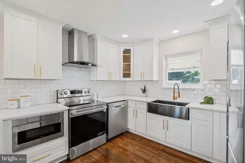 Kitchen - 11207 Maplewood Dr, Dunkirk, MD 20754 photo 2 of 5