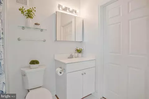 Bath - 735 Runabout Loop #735, Solomons, MD 20688 photo 4 of 5
