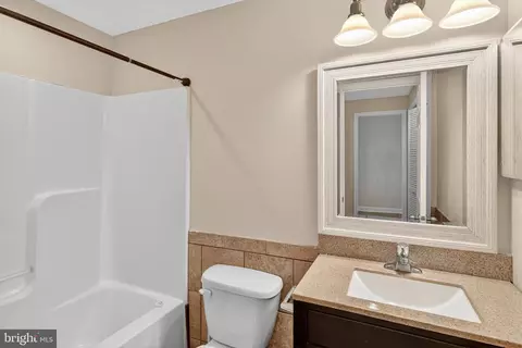 Bath - 49 Thoroughbred Dr, Prince Frederick, MD 20678 photo 3 of 3