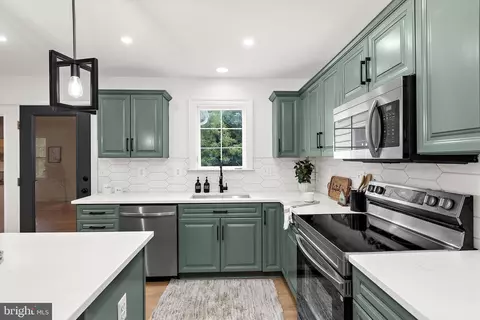 Kitchen - 4045 Loving Dr, Dunkirk, MD 20754 photo 5 of 8