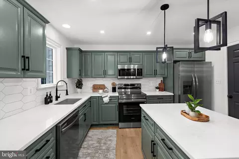 Kitchen - 4045 Loving Dr, Dunkirk, MD 20754 photo 4 of 8