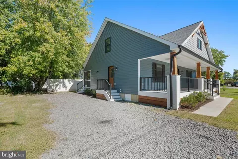 Exterior - 206 Point Ln, Solomons, MD 20688 photo 7 of 8