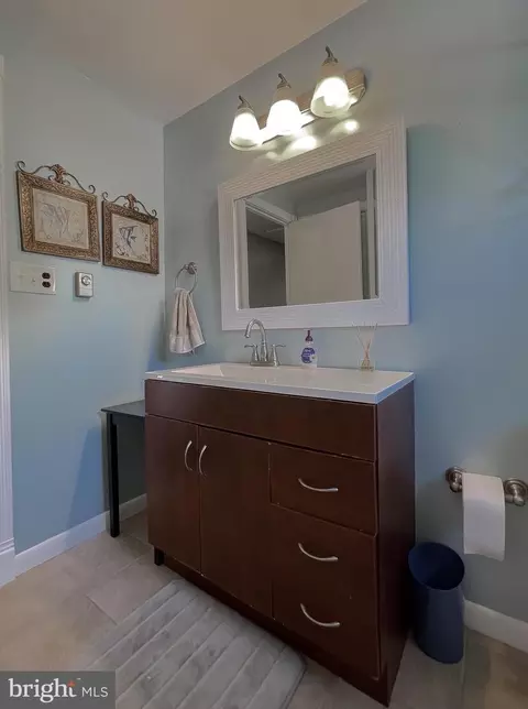 Bath - 3345 Ferry Landing Rd, Dunkirk, MD 20754 photo 5 of 6
