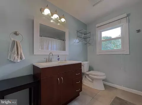 Bath - 3345 Ferry Landing Rd, Dunkirk, MD 20754 photo 4 of 6