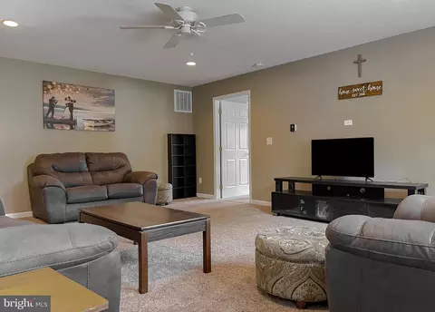 Living - 3345 Ferry Landing Rd, Dunkirk, MD 20754 photo 2 of 2