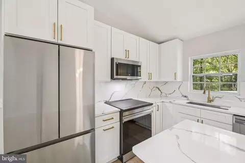 8815 Falling Leaf Dr, Owings, MD 20736 photo 4