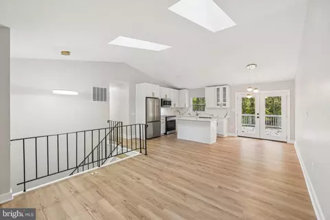 8815 Falling Leaf Dr, Owings, MD 20736 photo 7