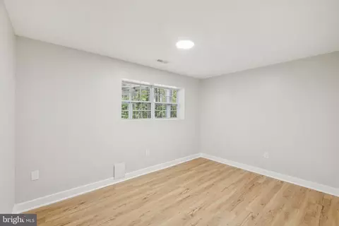 8815 Falling Leaf Dr, Owings, MD 20736 photo 28