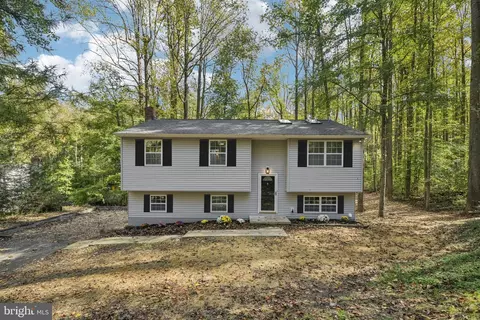 8815 Falling Leaf Dr, Owings, MD 20736 photo 2