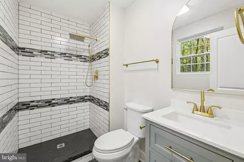 8815 Falling Leaf Dr, Owings, MD 20736 photo 5