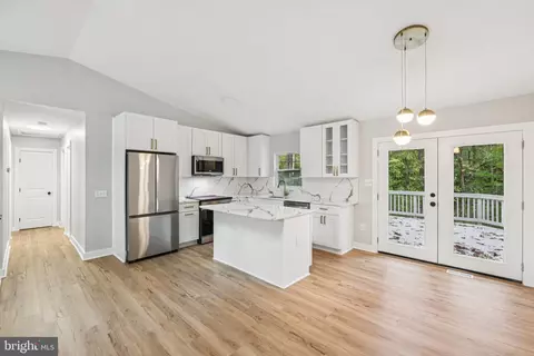 8815 Falling Leaf Dr, Owings, MD 20736 photo 12