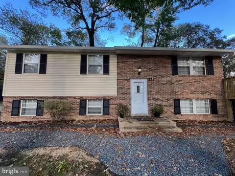 521 Laurel Dr, Lusby, MD 20657