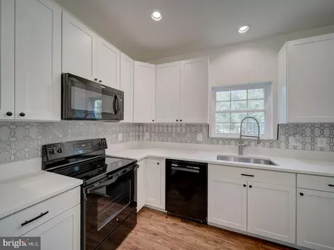 Kitchen - 12855 Mccready Rd, Lusby, MD 20657 photo 5 of 6