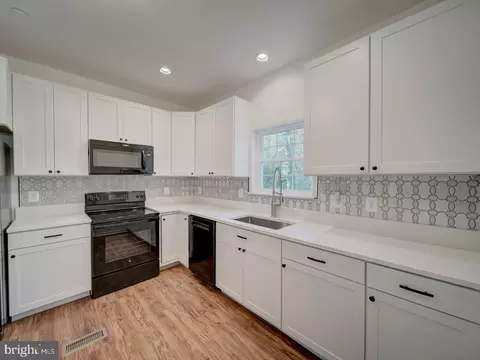 Kitchen - 12855 Mccready Rd, Lusby, MD 20657 photo 4 of 6