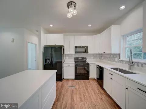 Kitchen - 12855 Mccready Rd, Lusby, MD 20657 photo 3 of 6