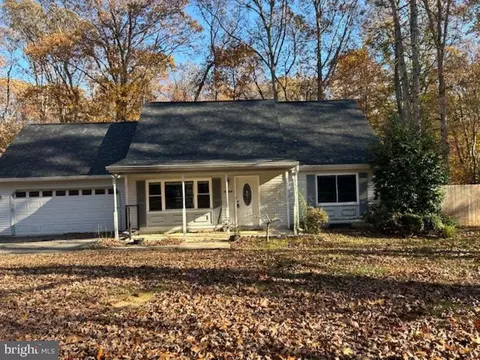 4450 Lancaster Dr, Saint Leonard, MD 20685