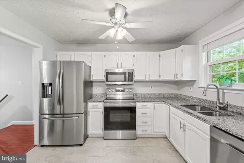 Kitchen - 232 Thunderbird Dr, Lusby, MD 20657 photo 2 of 2