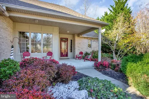 220 Sandhill Ct, Saint Leonard, MD 20685