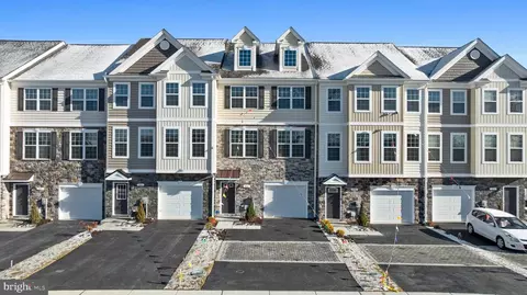 82 Potomac Ct, Prince Frederick, MD 20678
