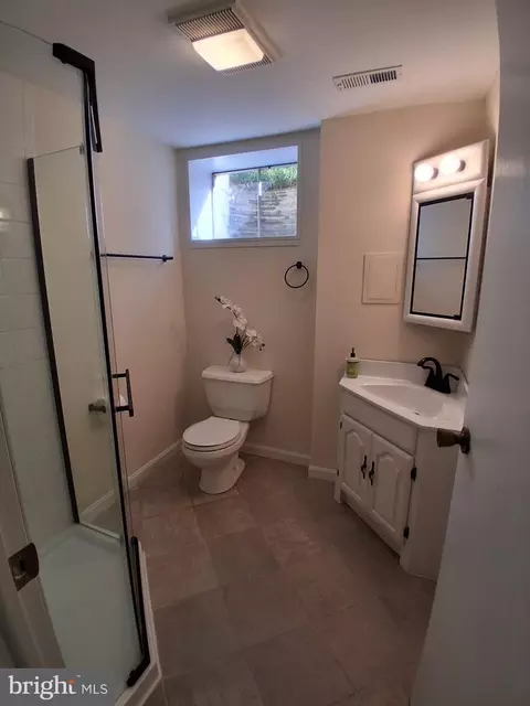 Bath - 1921 Haven Ln, Dunkirk, MD 20754 photo 4 of 4