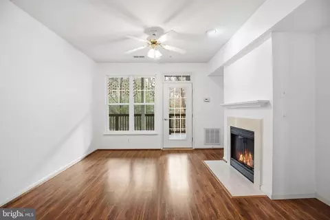 Living - 1003 Leeward Way #1003, Solomons, MD 20688 photo 2 of 4