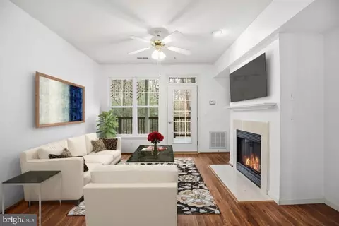 Living - 1003 Leeward Way #1003, Solomons, MD 20688 photo 1 of 4