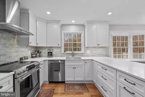 Kitchen - 3513 Smithville Dr, Dunkirk, MD 20754 photo 4 of 7