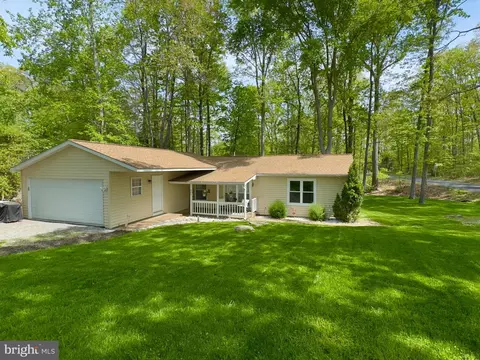 332 Thunderbird Dr, Lusby, MD 20657