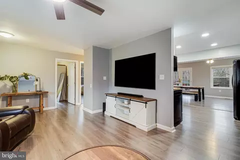 Entry Way - 332 Thunderbird Dr, Lusby, MD 20657 photo 2 of 7