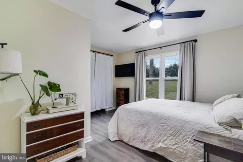 Bedroom - 332 Thunderbird Dr, Lusby, MD 20657 photo 4 of 6
