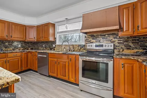 Kitchen - 1920 Aberdeen Dr, Dunkirk, MD 20754 photo 2 of 4