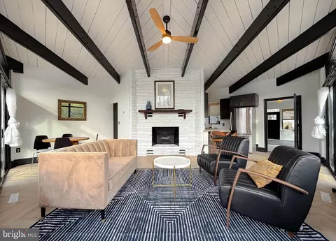 419 Seagull Ln, Lusby, MD 20657