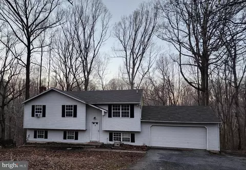 8850 Falling Leaf Dr, Owings, MD 20736