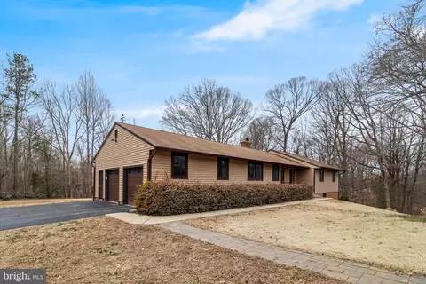 1520 Stinnett Rd, Huntingtown, MD 20639