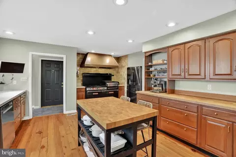 Kitchen - 10401 Three Doctors Rd, Dunkirk, MD 20754 photo 4 of 4