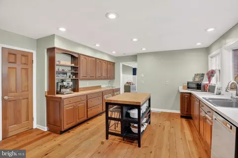 Kitchen - 10401 Three Doctors Rd, Dunkirk, MD 20754 photo 3 of 4