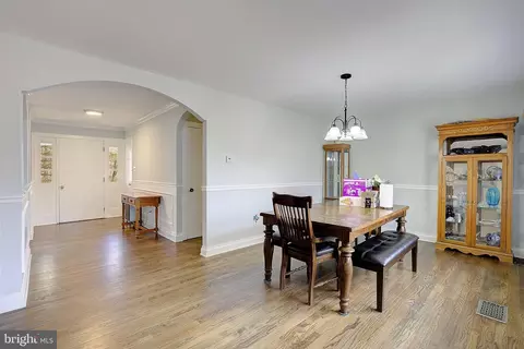 Entry Way - 11130 Dumbarton Dr, Dunkirk, MD 20754 photo 4 of 10