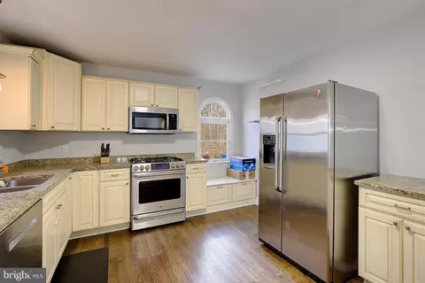 Kitchen - 11130 Dumbarton Dr, Dunkirk, MD 20754 photo 4 of 6