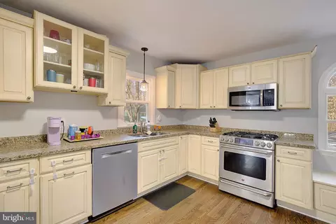 Kitchen - 11130 Dumbarton Dr, Dunkirk, MD 20754 photo 5 of 6