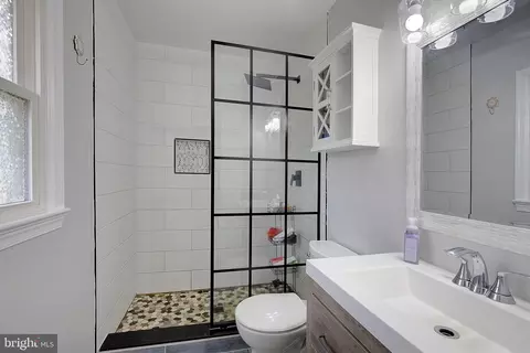Bath - 11130 Dumbarton Dr, Dunkirk, MD 20754 photo 2 of 3