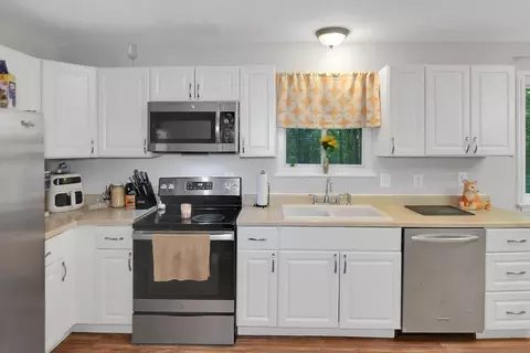 Kitchen - 6337 Dory Ct, Chesapeake Beach, MD 20732 photo 3 of 4
