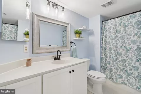 Bath - 770 Belle Field Rd #107, Solomons, MD 20688 photo 1 of 5