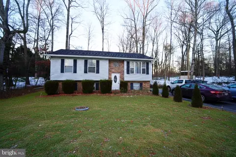 178 Thunderbird Dr, Lusby, MD 20657